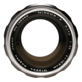 NIKKOR-P Auto 105mm f/2.5 Non-Ai Portrait Lens Kit and Case NIKKOR-P Auto 105mm f/2.5 Non-Ai Portrait Lens Kit and Case